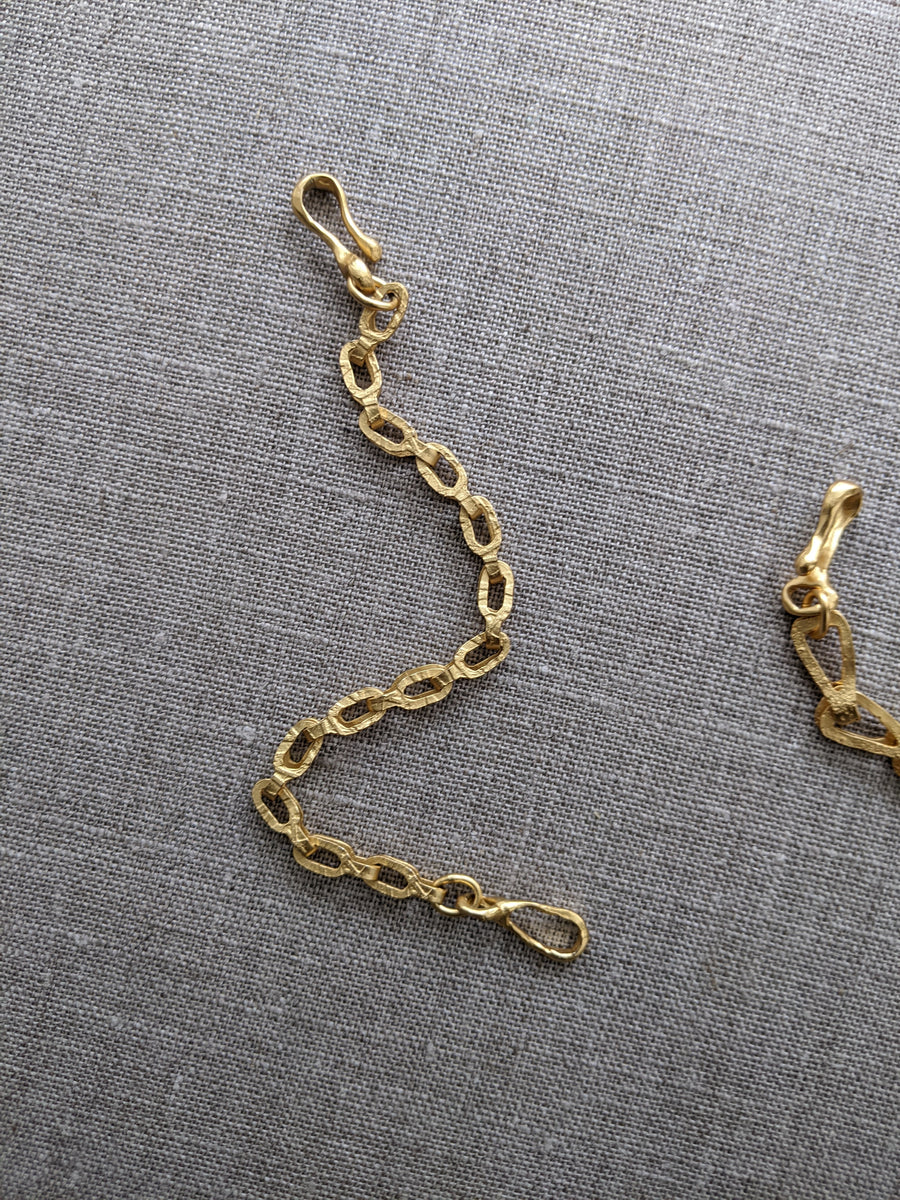 Clasped, Closed - Etched Small Cutout Linked Bracelet